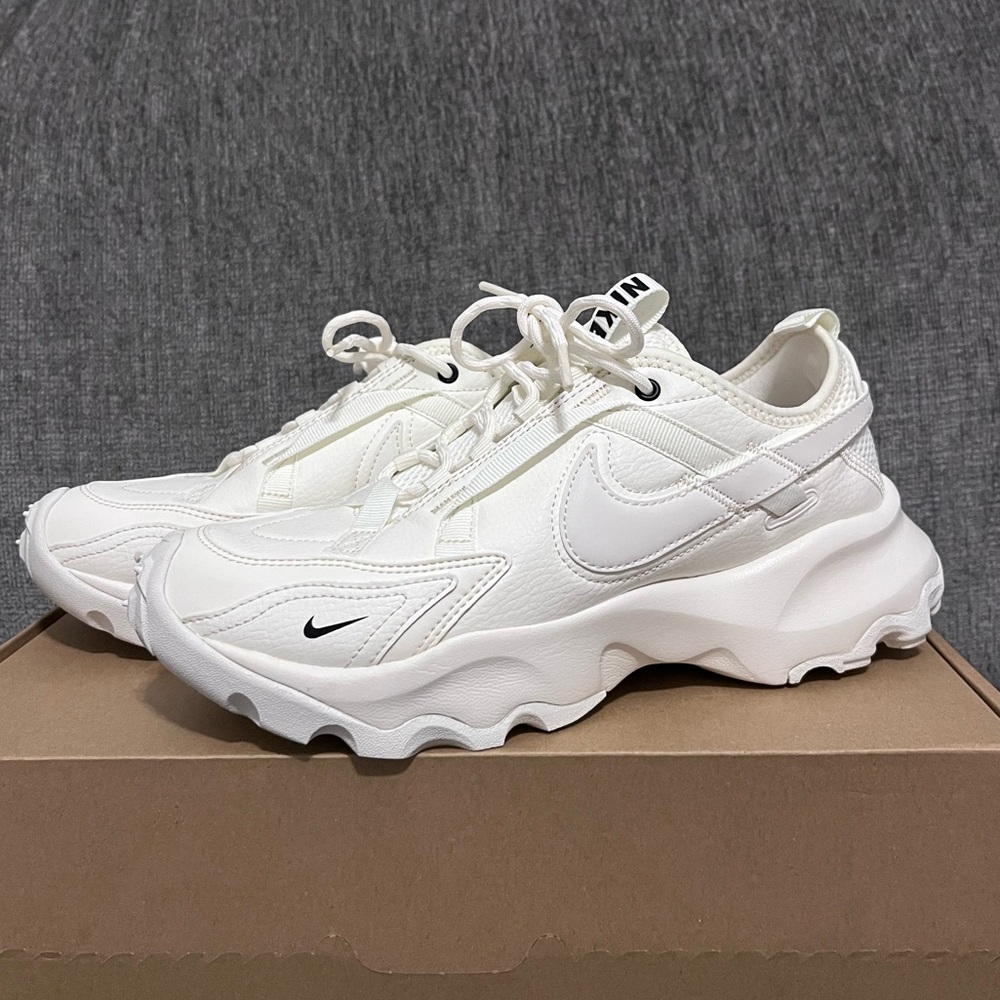 Nike TC 7900 Women’s size 8